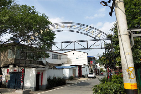 天虹花园大3室2厅110方带车库23方全装修出售